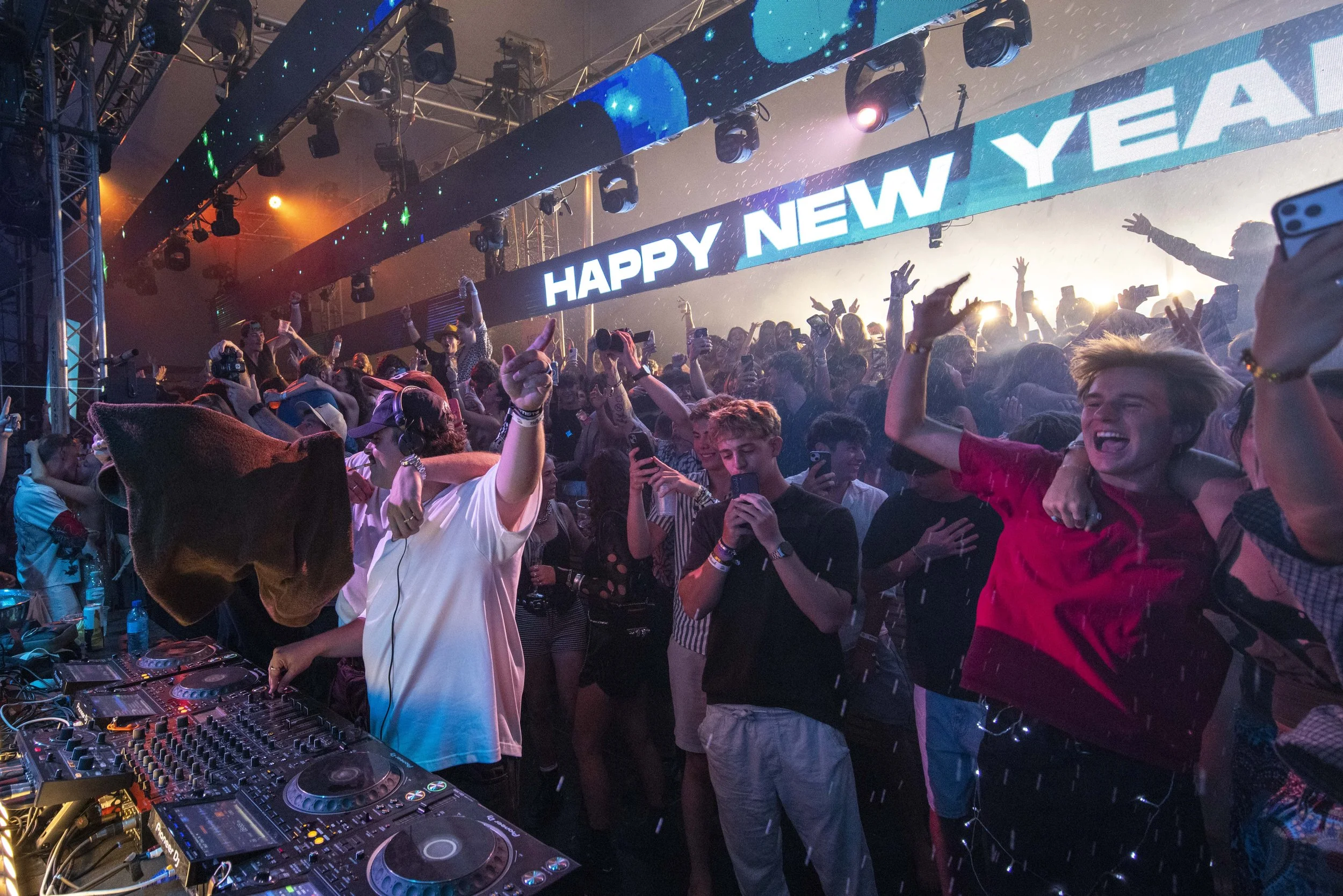 DAY 06 : NYE