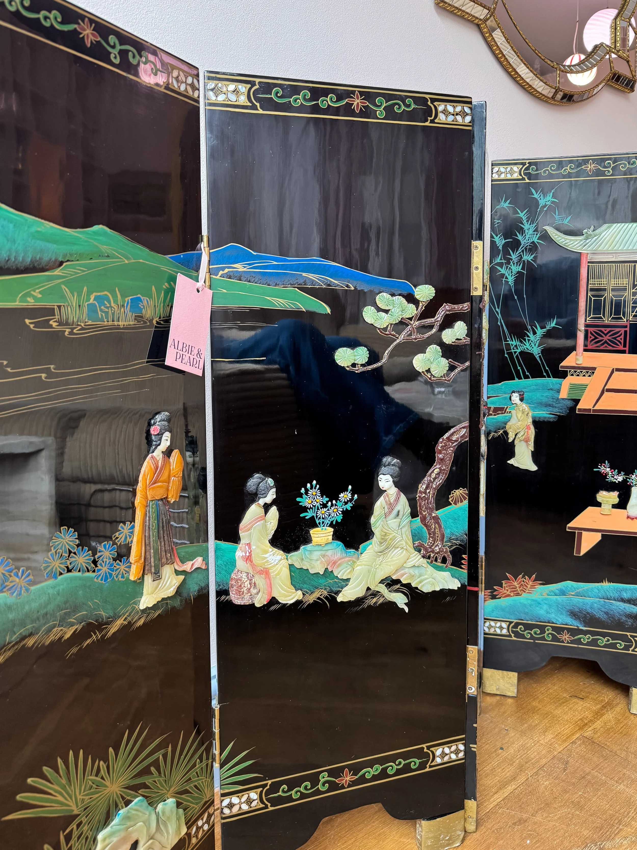 Albie&Pearl_antique screen0434.jpg