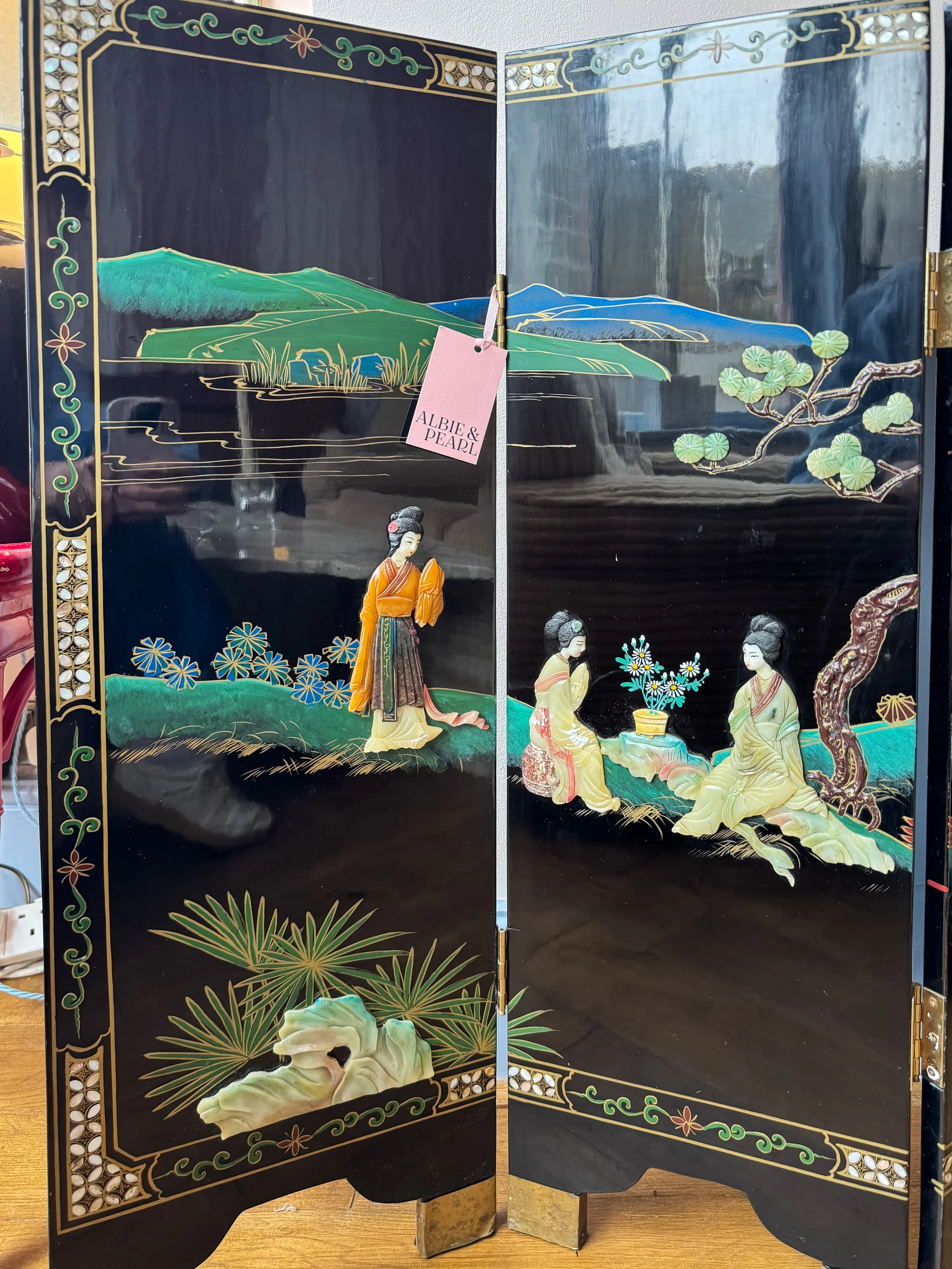 Albie&Pearl_antique screen0435.jpg