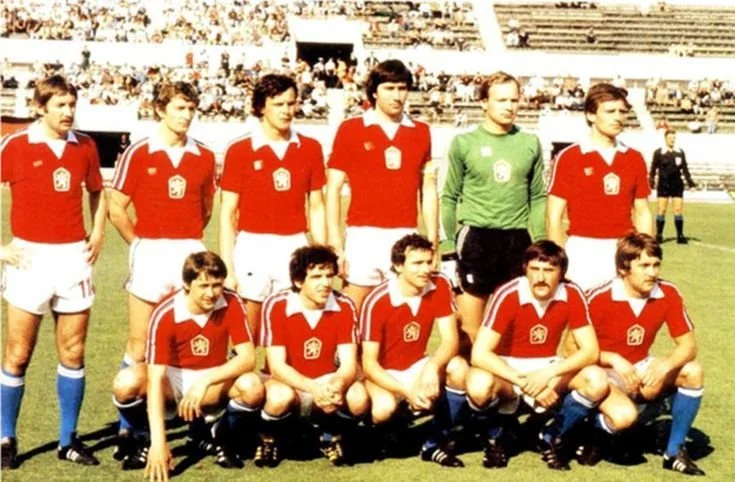 CHECOSLOVAQUIA (1979_80).jpg