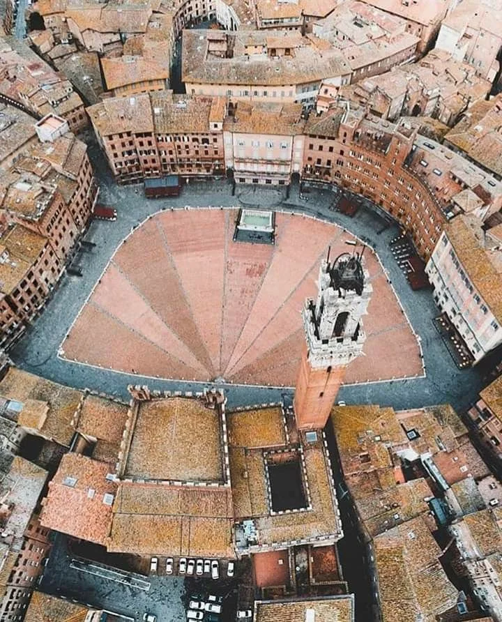 Piazza del Campo, Siena, Italy Ph_ @guess_90.jpg