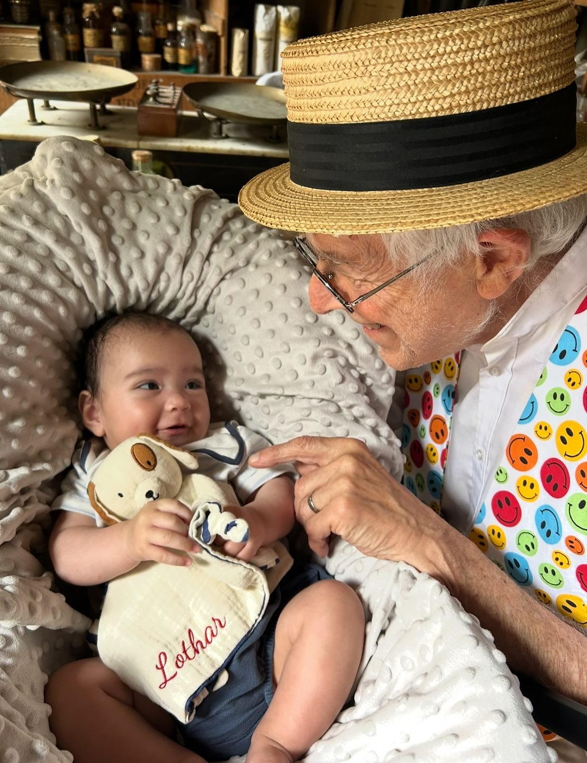 SCOOP : LE PLUS JEUNE VISITEUR DU PLUS PETIT MUS&Eacute;E DE FRANCE @museealphonseallais 

C&rsquo;est avec un insondable honneur que ce petit mus&eacute;e th&eacute;&acirc;tre a re&ccedil;u le samedi 28 juin 2025 dans les clairs-obscurs de ce lieu a