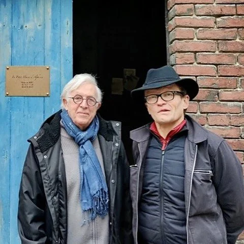 Samedi &agrave; Honfleur.
D&eacute;jeuner radieux, familial avec beaucoup de fous rires.

Au milieu de cette joie, papy a racont&eacute; son anecdote &mdash; sa rencontre avec Sylvain Tesson. Tesson, l&rsquo;&eacute;crivain voyageur, sans t&eacute;l&