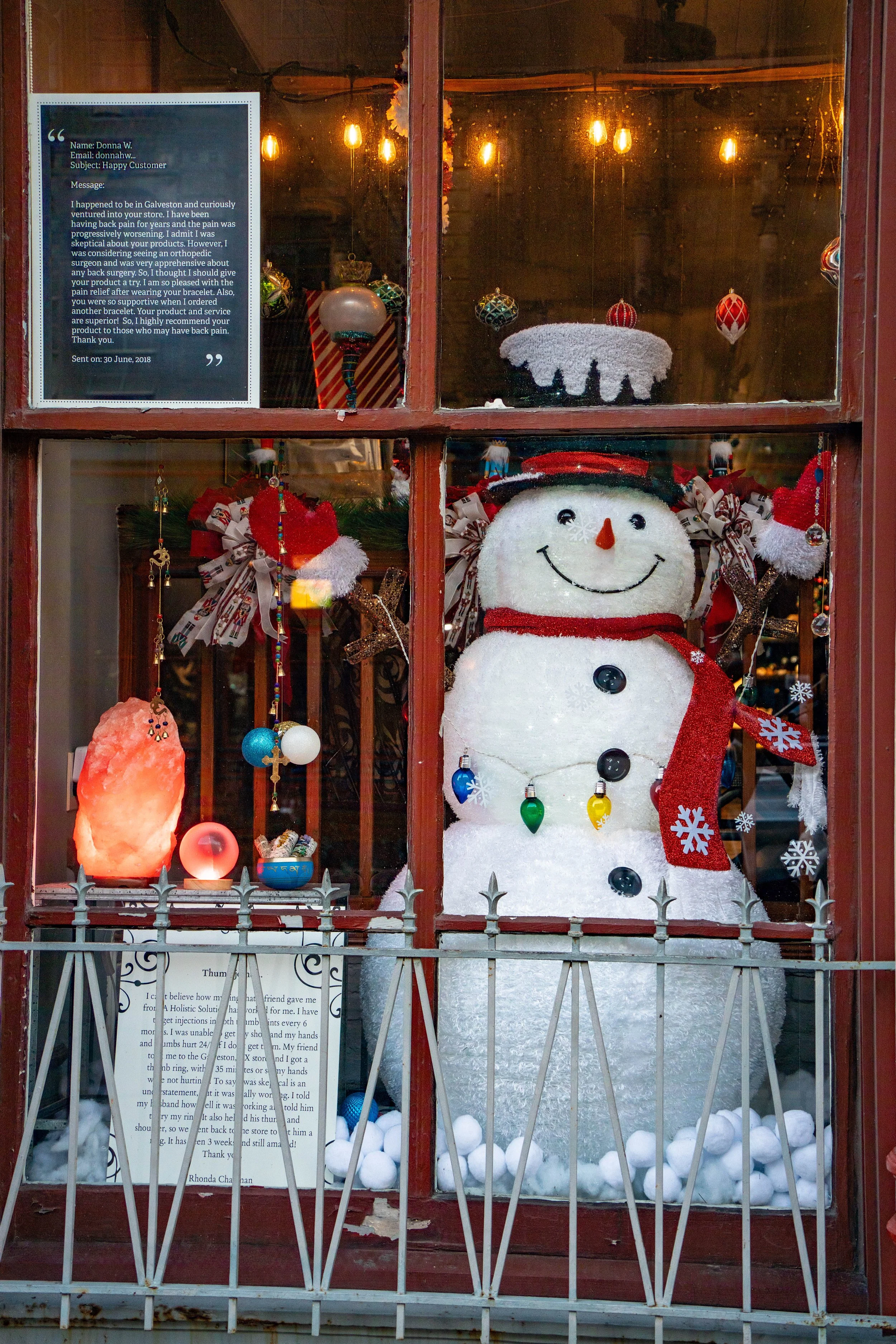 Snowman store window, The Strand