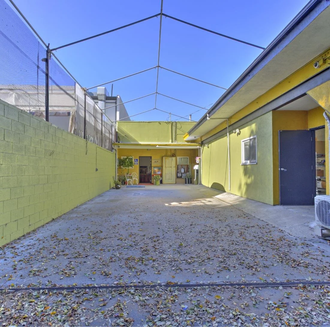 7172-melrose-rear-parking.jpg