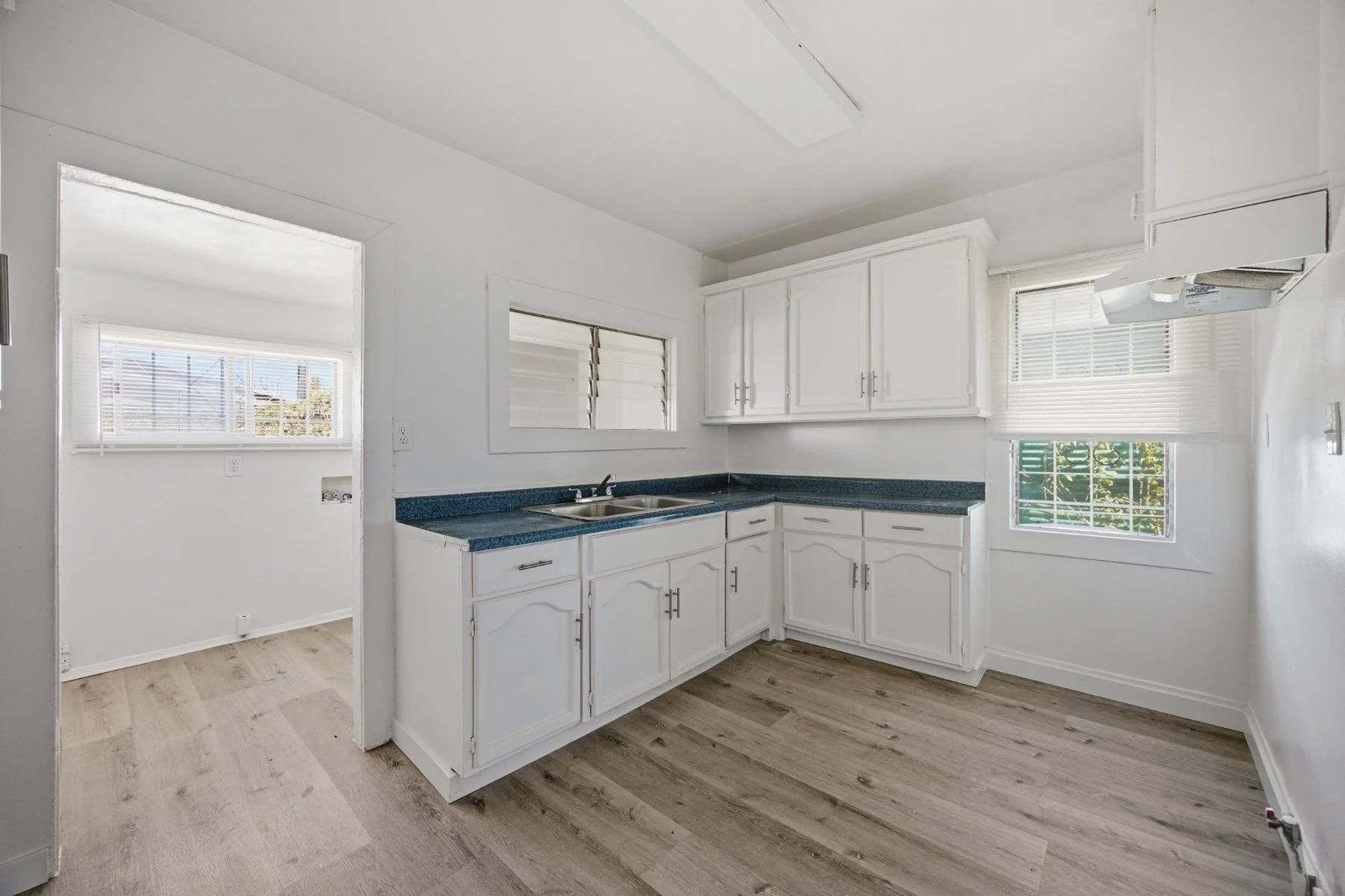 113-e-95th-st-back-unit-kitchen-laundry.jpg