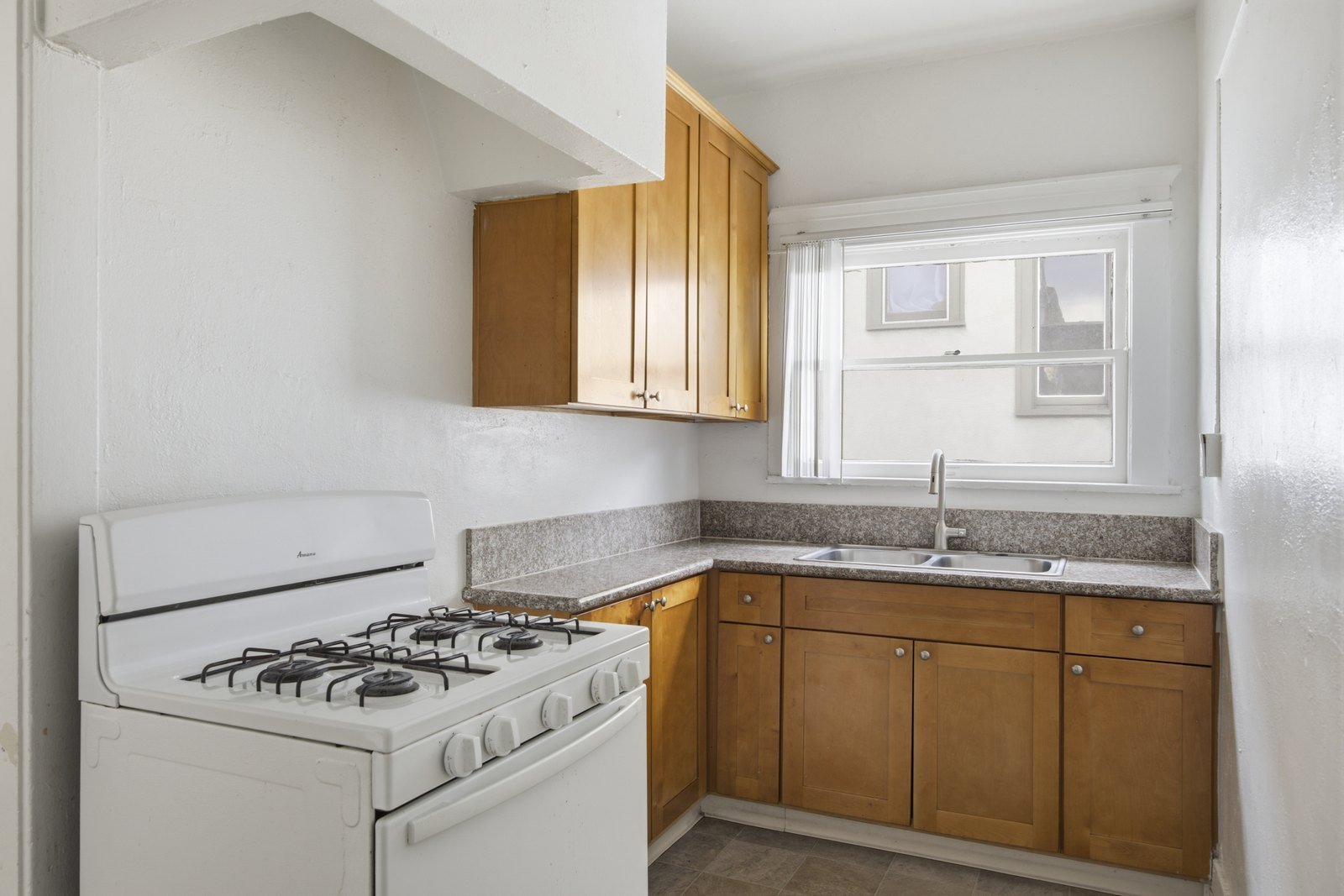 05-412-union-dr-renovated-kitchen.jpg