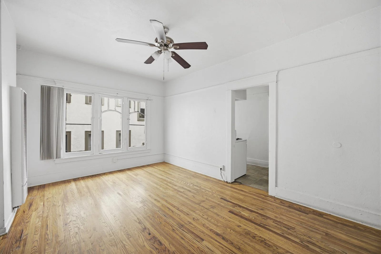 06-412-union-dr-studio-unit-interior.jpg