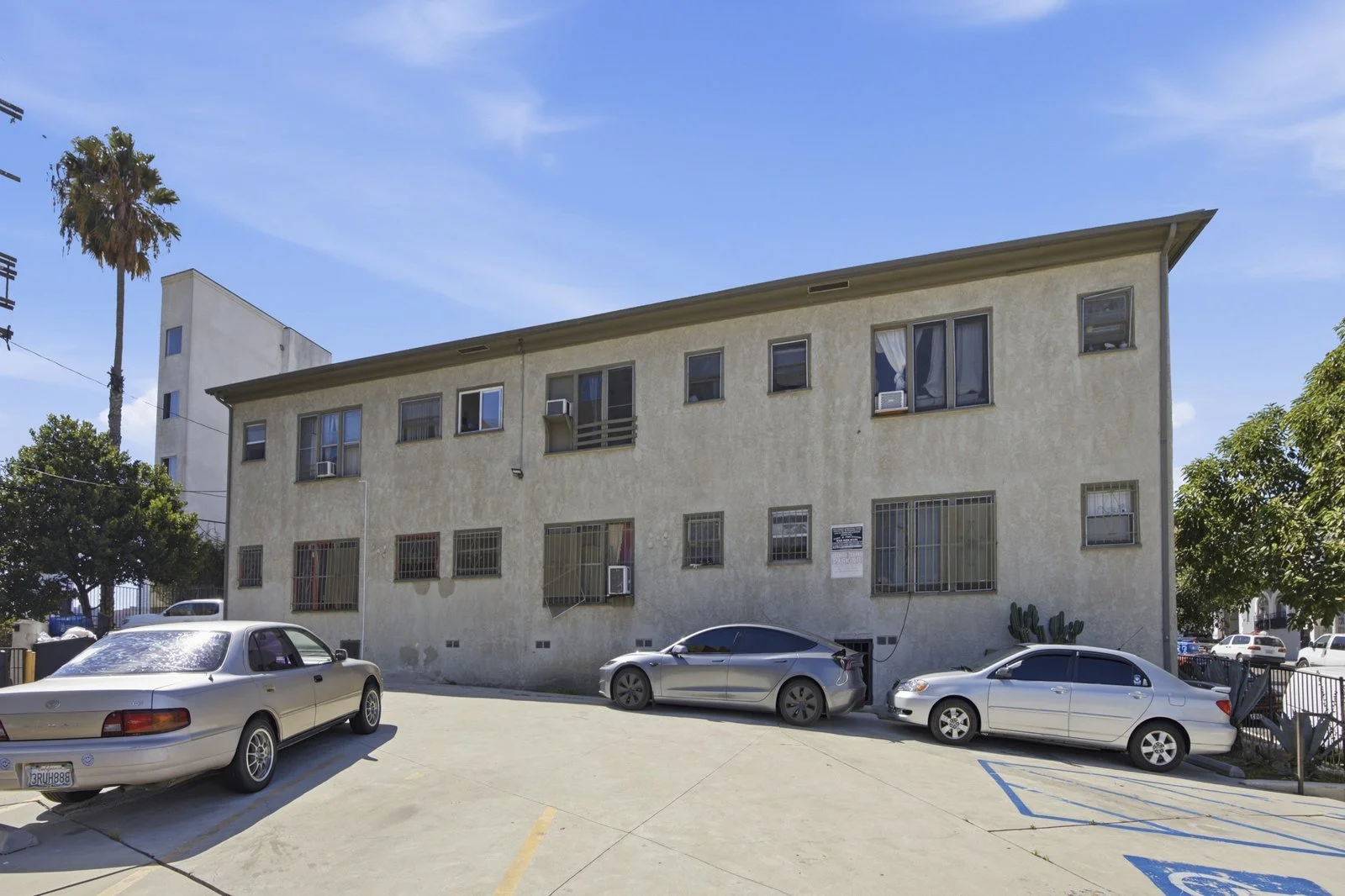 10-412-union-dr-corner-4th-street-exterior.jpg