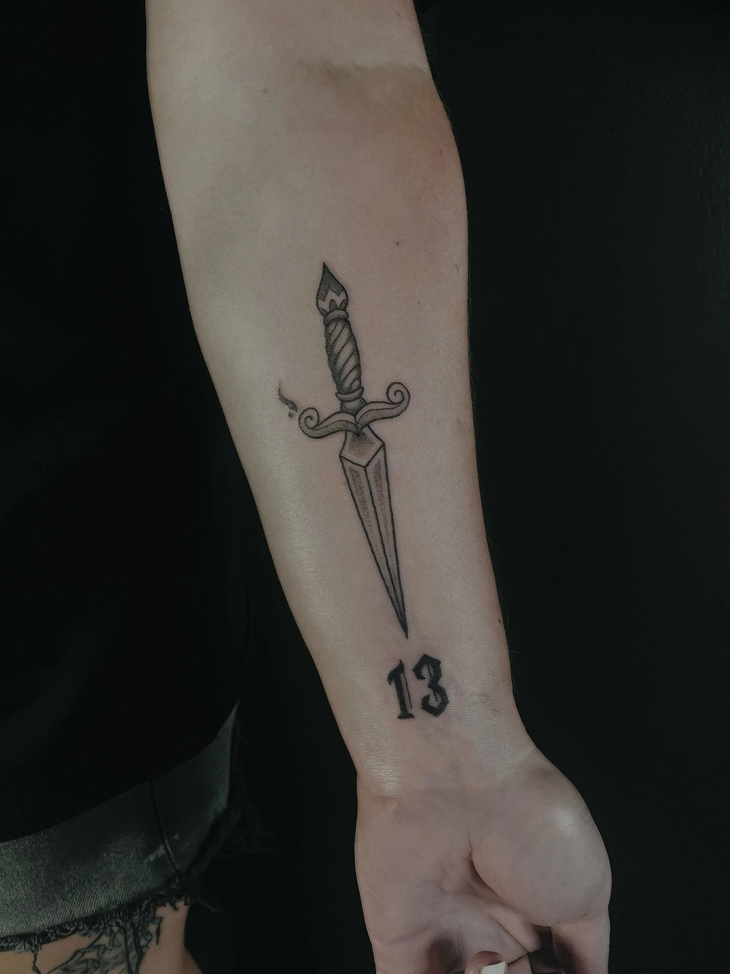 Matching wedding daggers and 13s for Herbo and Sophia! Congratulations again 🎉 y&rsquo;all are the life of the party thanks for letting me honour that ❤️ 

Booking October, DM to get started 📕 
.
.
.
.
#kelownatattoo #kelownabc #matchingtattoos #da