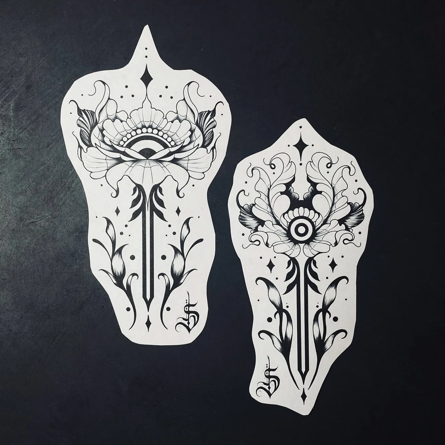 ✨ AVAILABLE ✨ A pair of floral ornaments for your adornment 

Can be claimed individually or as a pair for a deal 👀 

Forearms, back of calves, etc would be cool spots for them!
.
.
.
.
.
#kelownatattoo #kelownabc #ornamentaltattoo #illustrativetatt