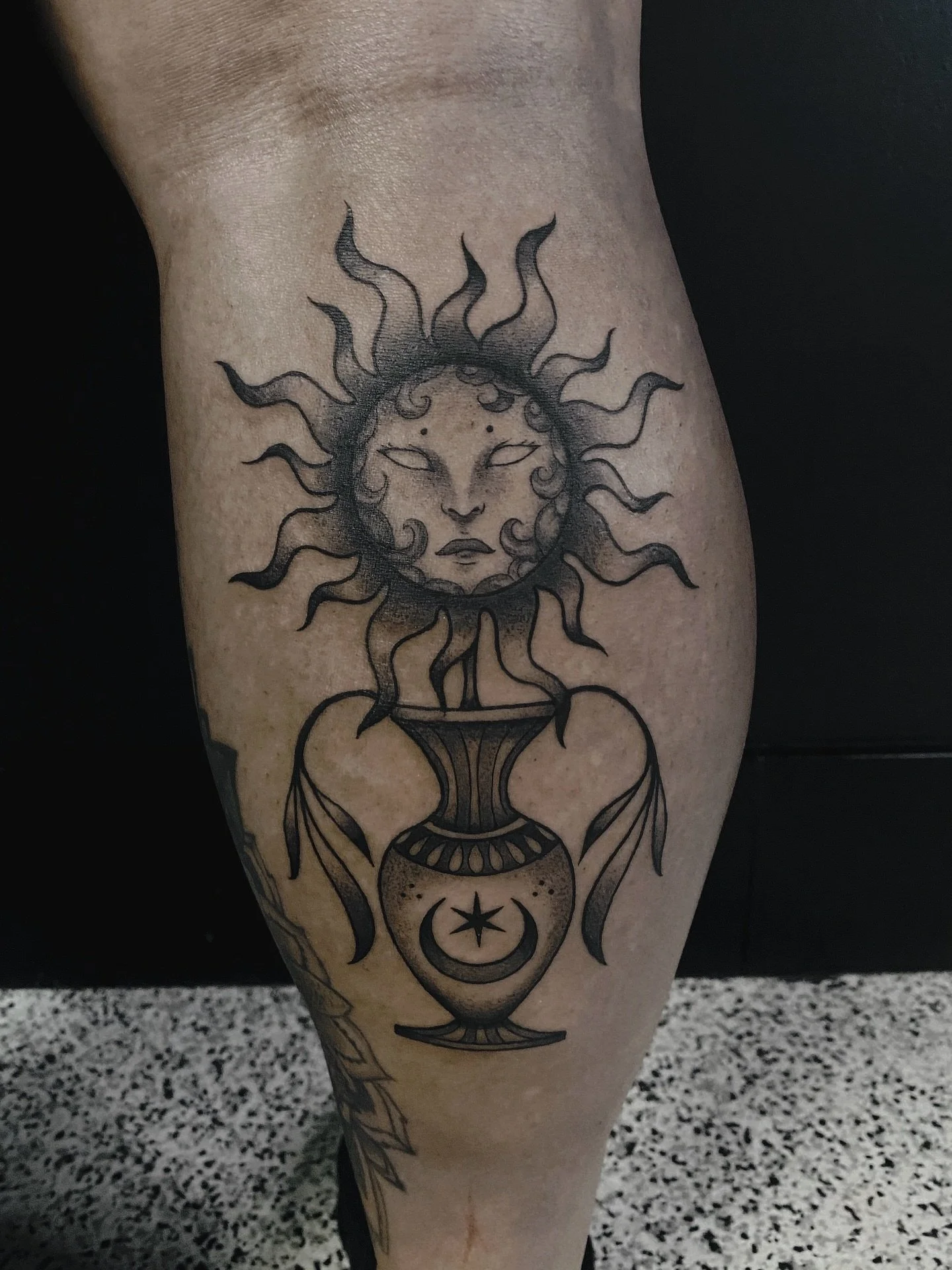 🌞 Sun Goddess 🌞 For Alycia! Thanks for letting me bring her to life for you, it was so much fun!!

Books open, some spots left for January 😉 

Grab a consult and let&rsquo;s get started 👏 
.
.
.
.
#kelownatattoo #illustrativetattoo #vasetattoo #k
