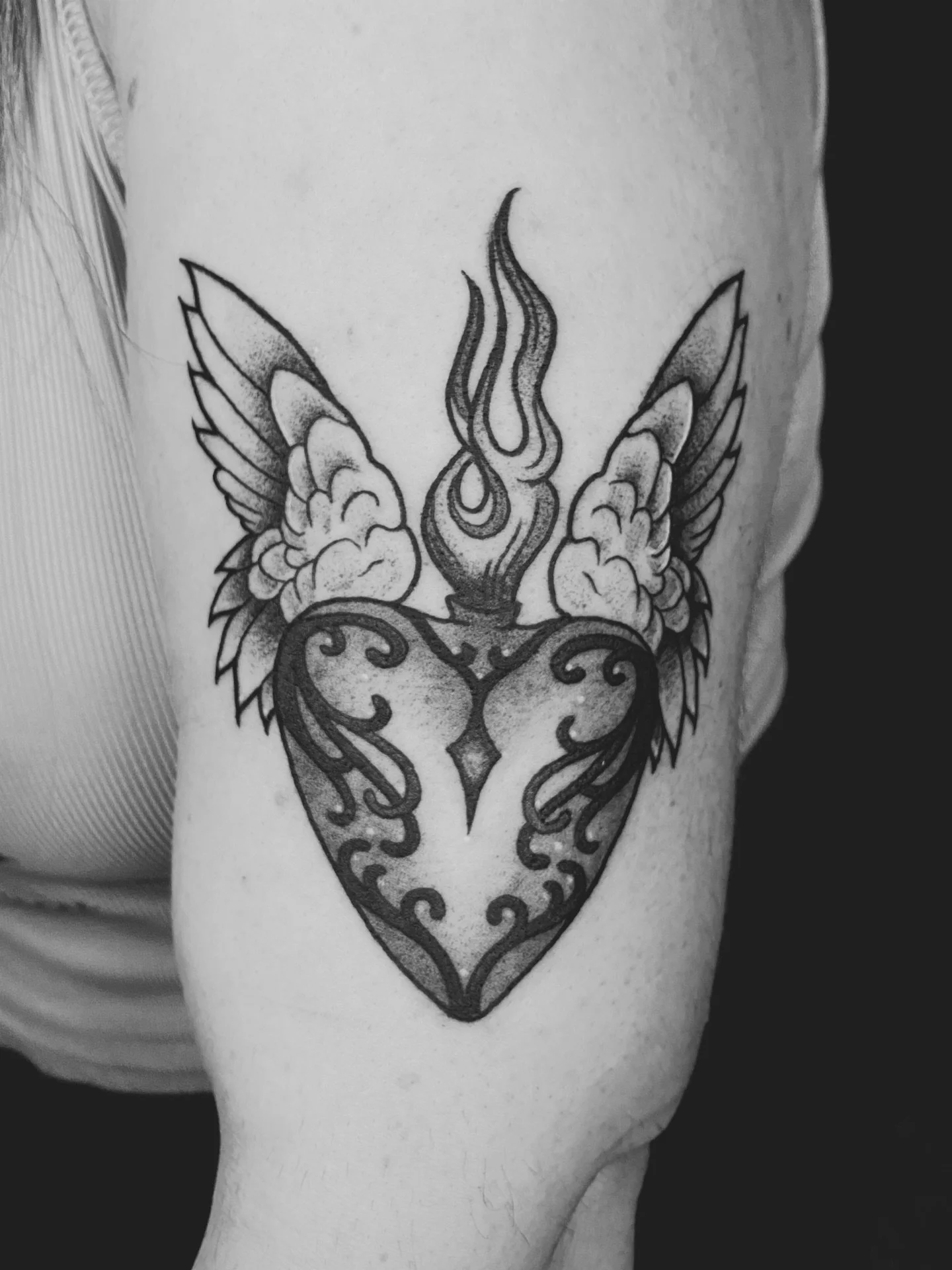 ❤️ for our local Lovergirl Ayrielle

Thanks for snagging this flash piece!
.
.
.
.
.
#kelownatattoo #kelownabc #hearttattoo #lovergirl