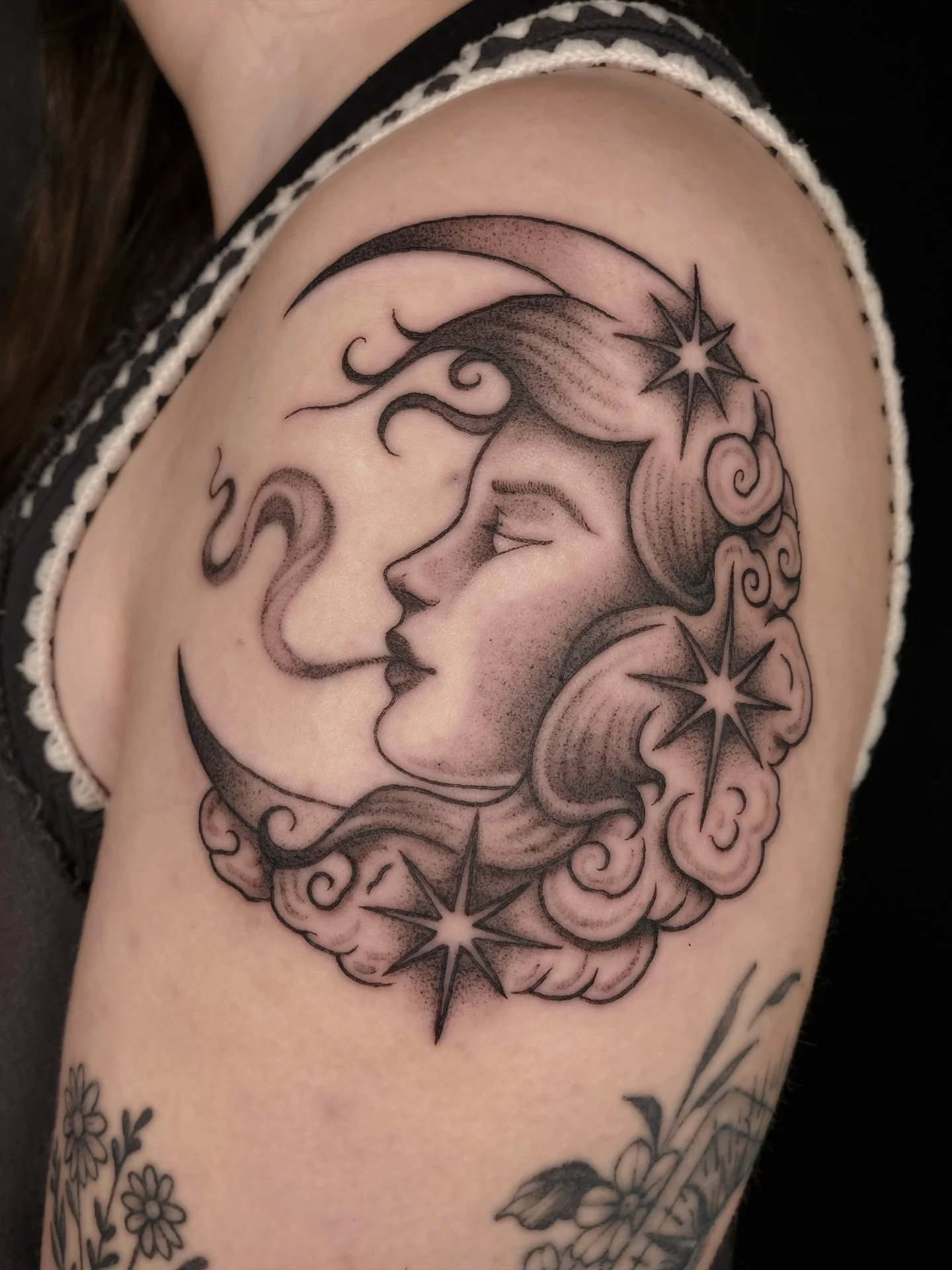 🌙 Moon Mama 🌙 for Neriah. Thanks for trusting the process for this Ritual Tattoo project! It takes a lot of surrender to let the Tarot cards show you the tattoo to get to empower your journey. I hope this inspires you to take it one step at a time,