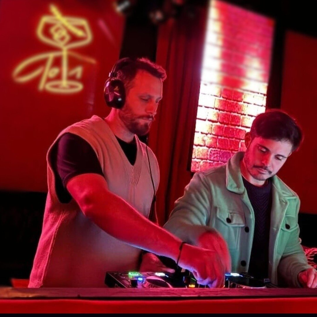SALVOCAUDA (@salvocauda) is a Progressive House DJ duo from Mendoza, Argentina, made up of Emanuel Cauda and Nano Hassekieff.
They have perfected their sound, characterized by a refined musical selection that creates a seamless groove where sensitivi