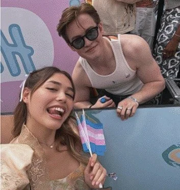 Avery Clementine (@ajclementine)