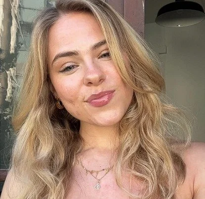 Sophie Dove (Insta: skinwithsoph) 