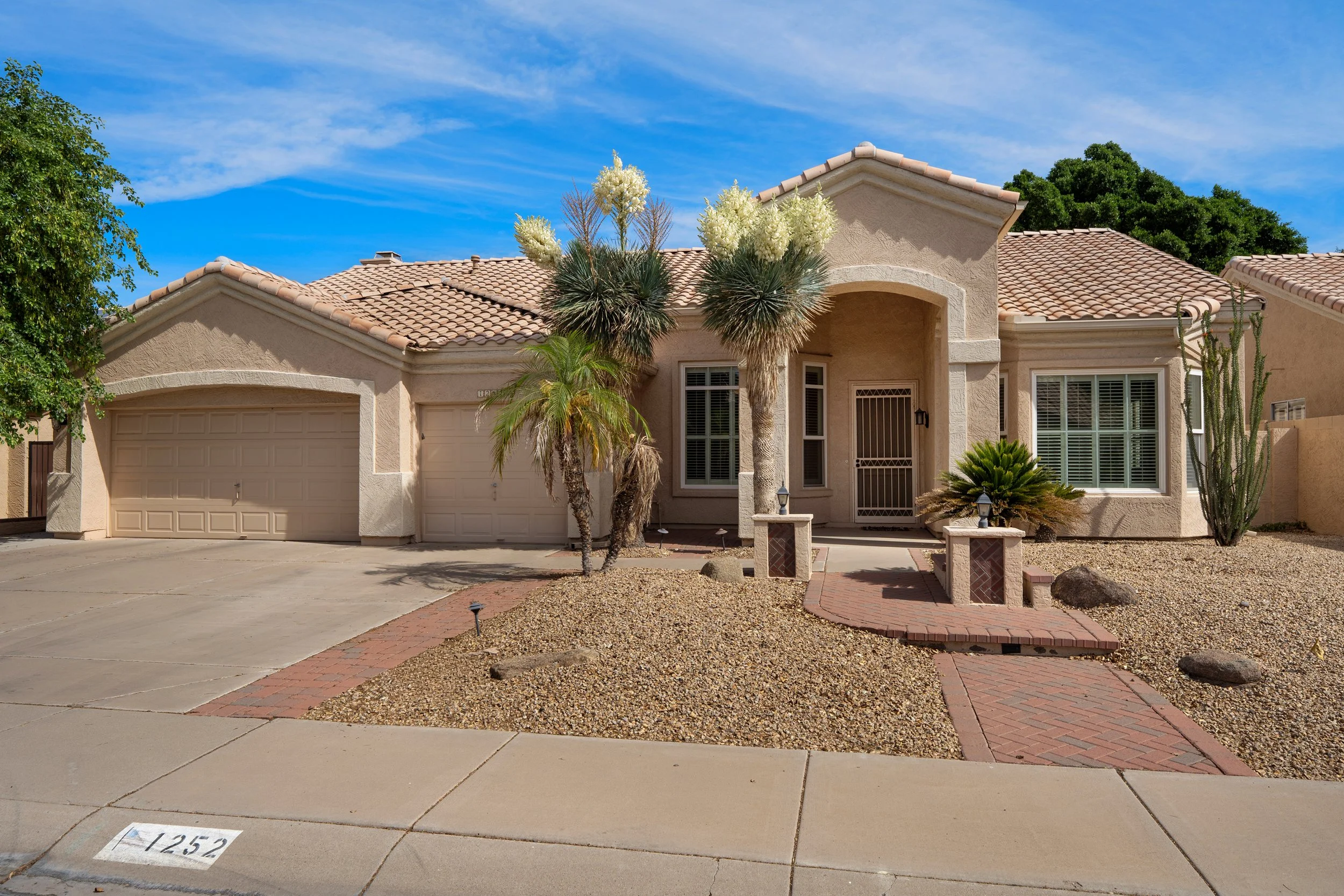 001__1252 W Bruce Ave.jpg