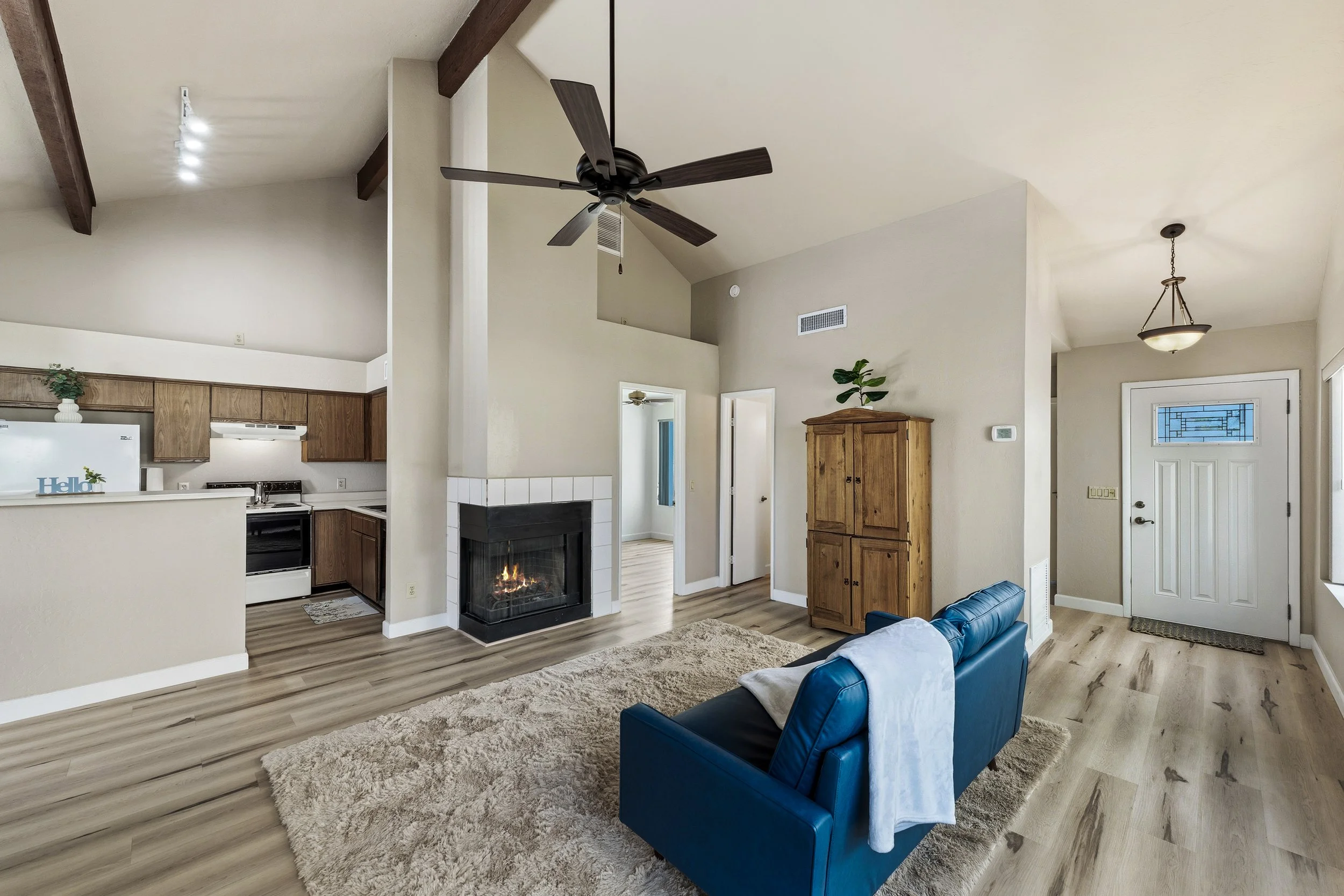 004__1535 N Horne unit 113.jpg