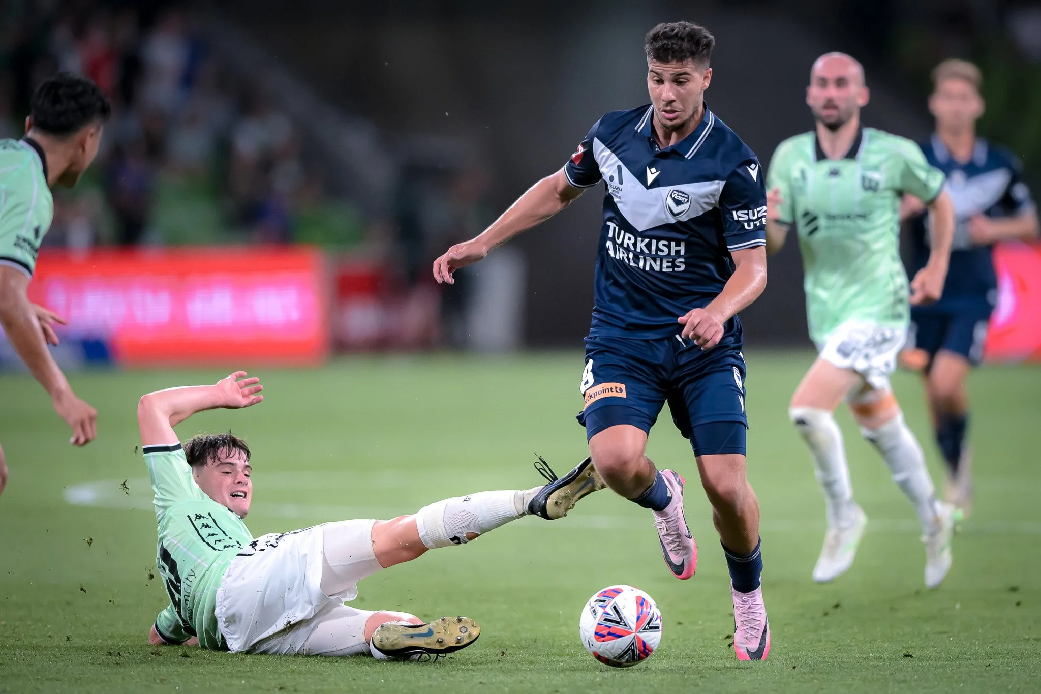 aleaguemelbvictory1204.jpg