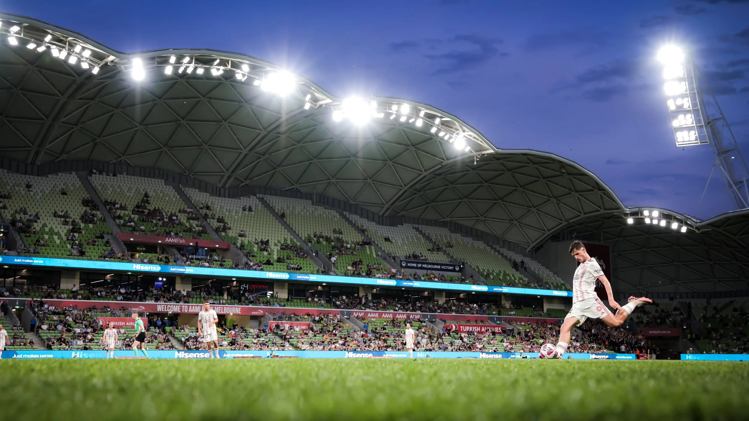 aleaguemelbvictory3588.jpg