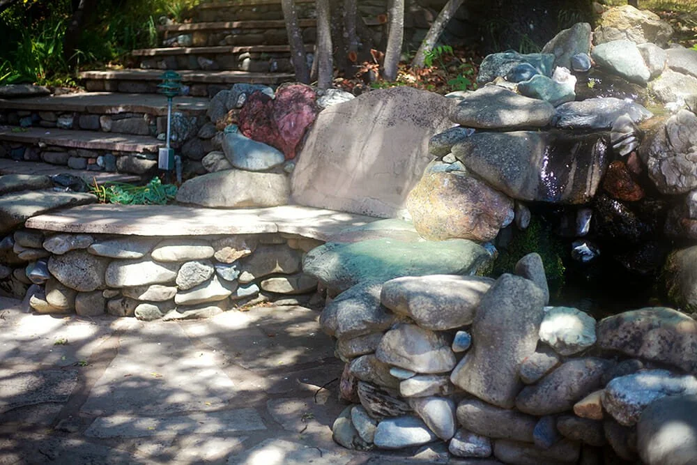 hw_lodgerockbenches.jpg
