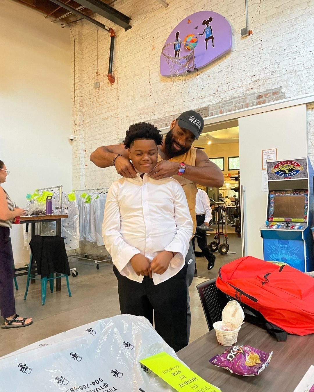 🌟 At Son of a Saint, our mentors go beyond guidance. On Friday, they helped mentees shine, ensuring they were dressed to impress for our Annual Gala. As they got ready for the big night, it was more than the event; it was about building confidence a
