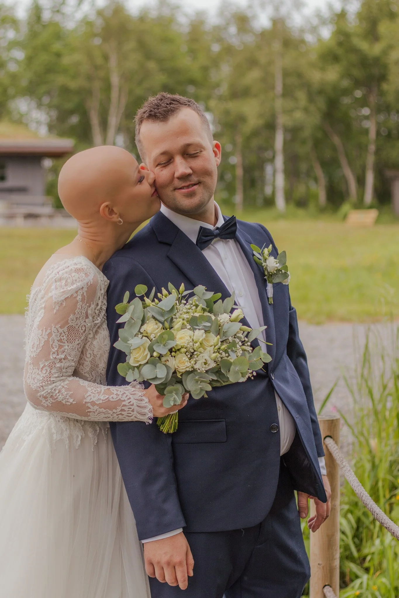 Foto av Grafisk designer Ronja maria Falch. Bryllups fotografi av Ronja Maria Falch.