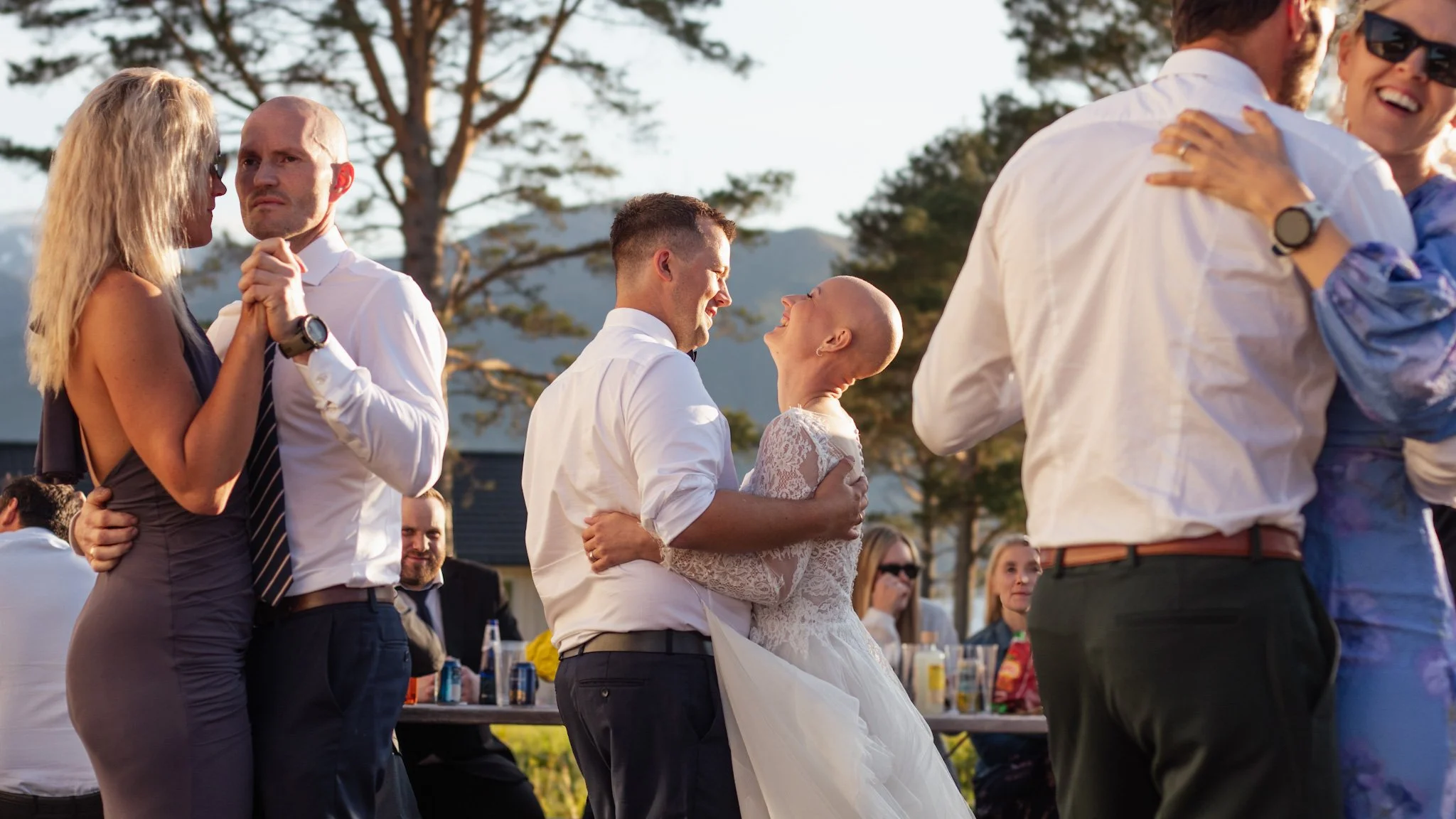 Foto av Grafisk designer Ronja maria Falch. Bryllups fotografi av Ronja Maria Falch.