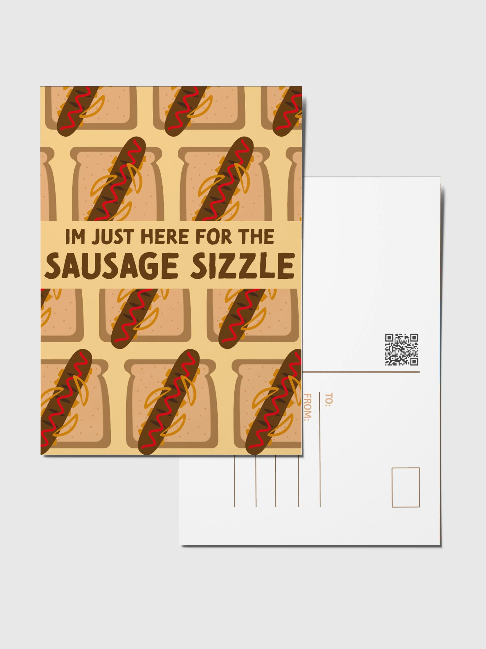 Postkort med bilder av pølser i brød, tekst som sier 'I'm just here for the sausage sizzle'  av Grafisk designer Ronja Maria Falch.