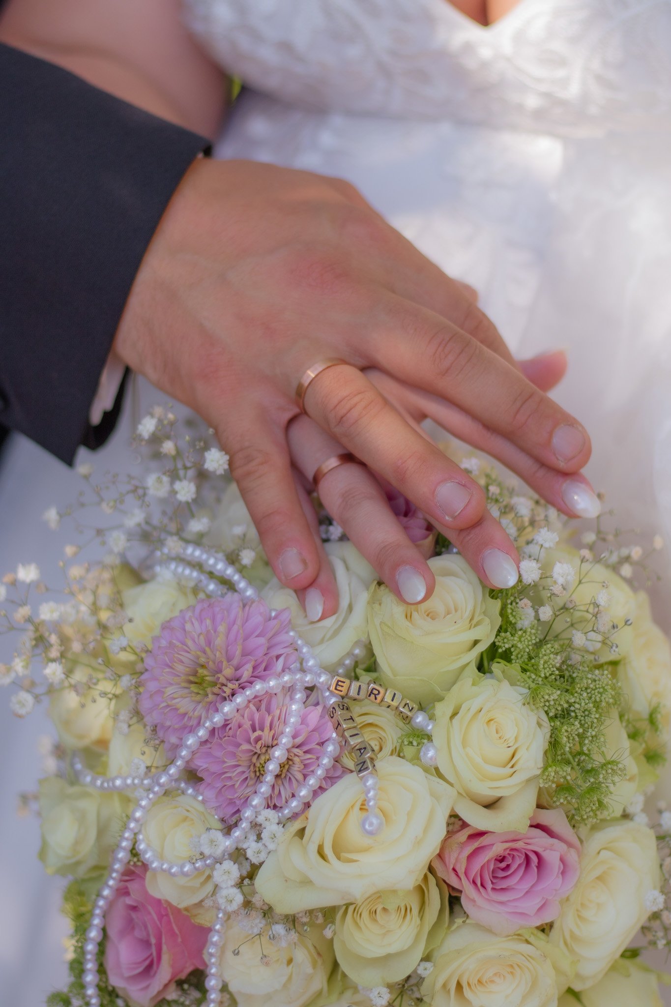 Foto av Grafisk designer Ronja maria Falch. Bryllups fotografi av Ronja Maria Falch.