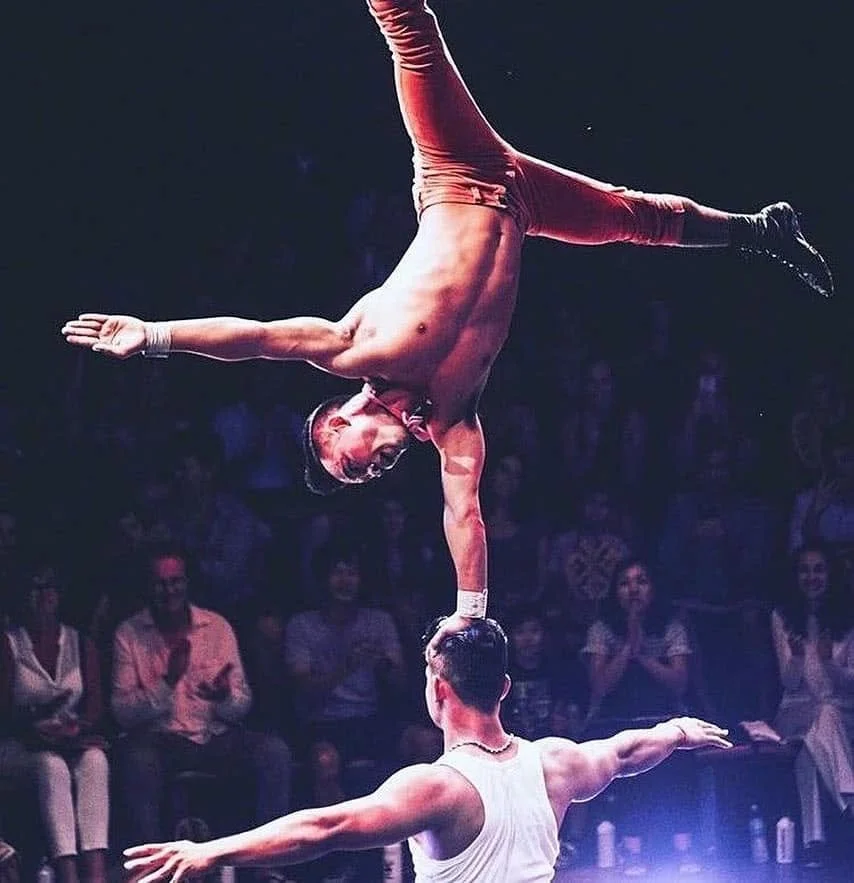 Phare circus artists