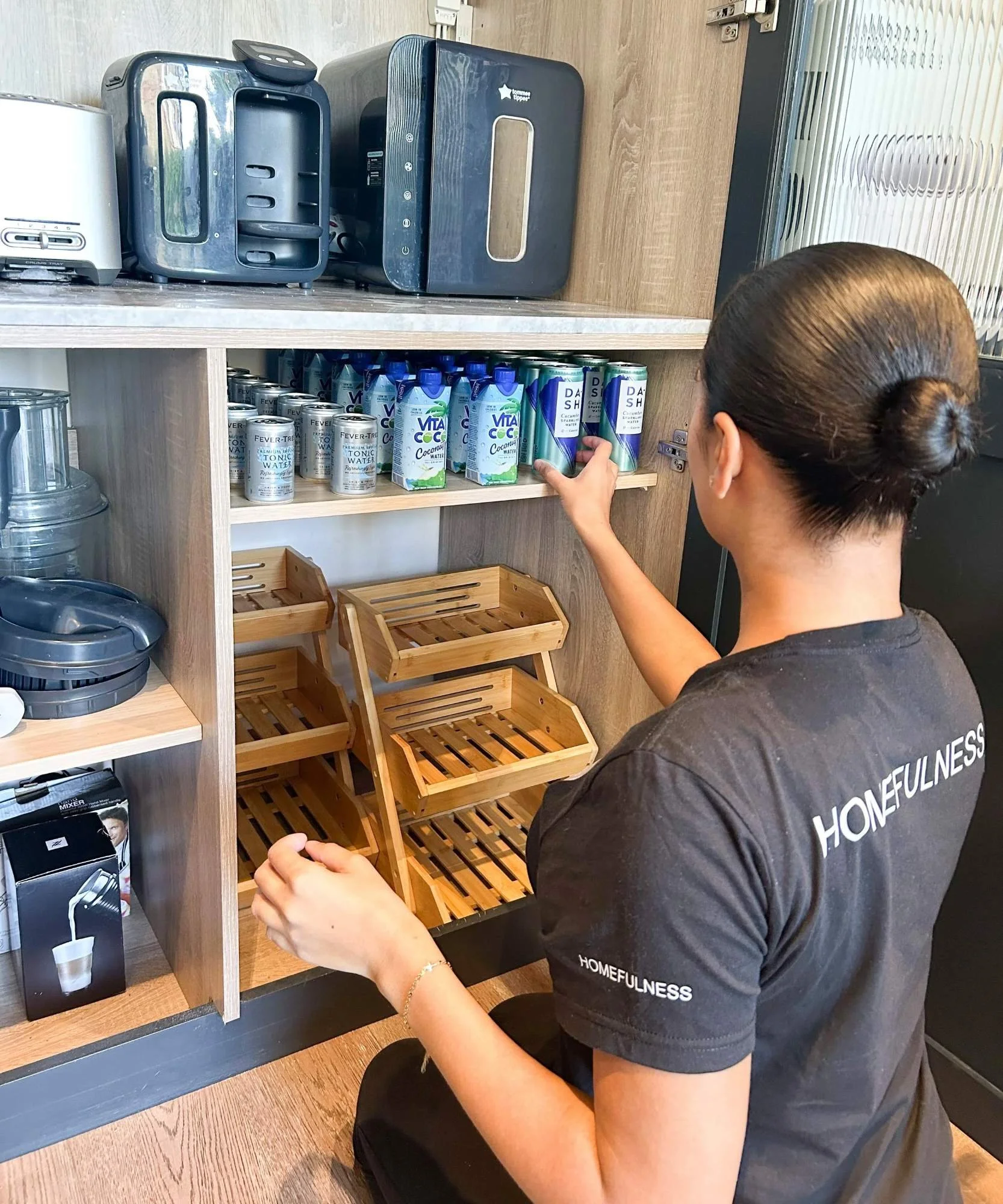 Homefulness professional organiser working on organising a pantry.