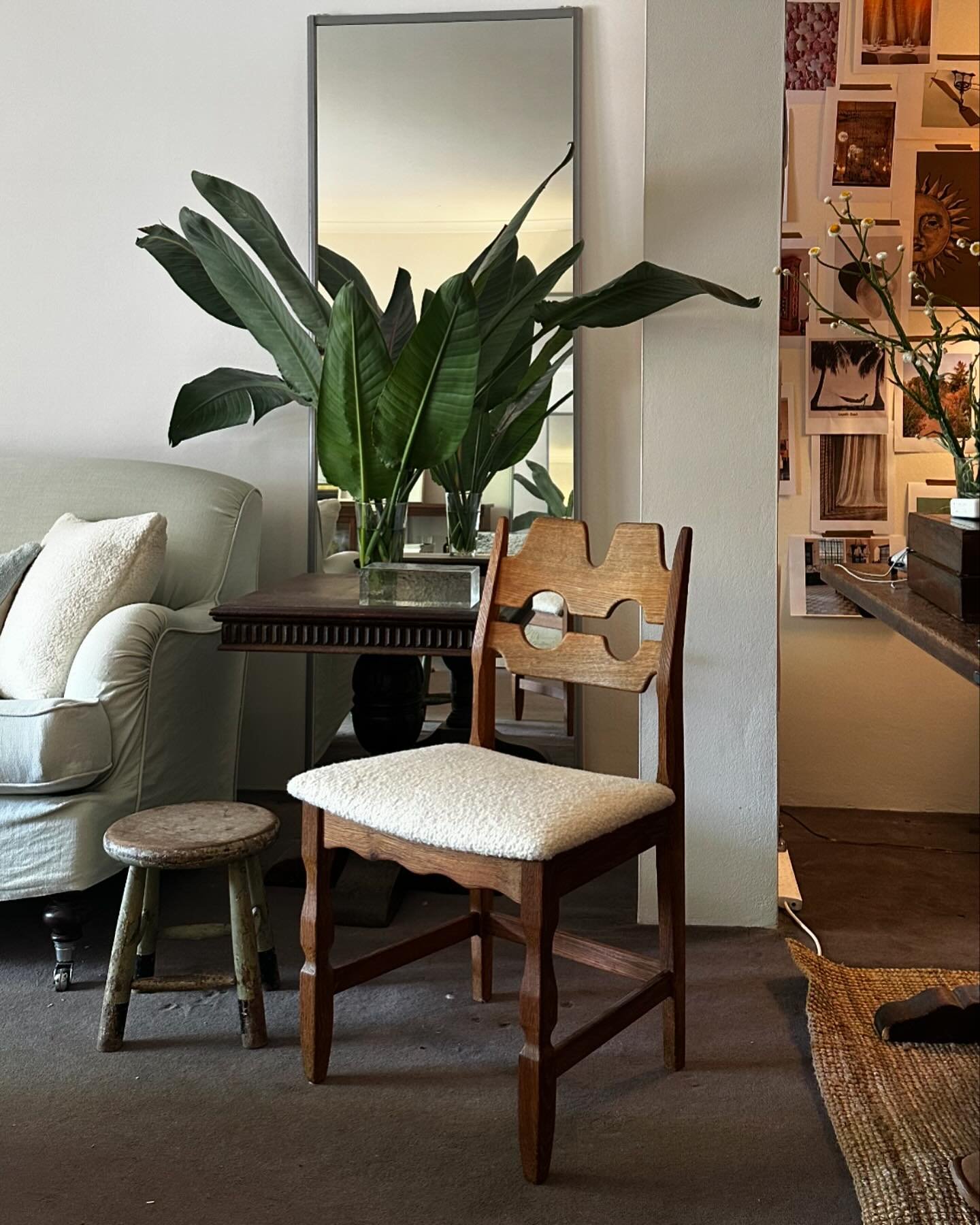 SOLD 
Set of 4 Razorblade dining chairs by Henning Kj&aelig;rnulf

These chairs have had a happy few year in several of my rooms and now onto their now home. Thank you @antiquely.store for hosting the sale