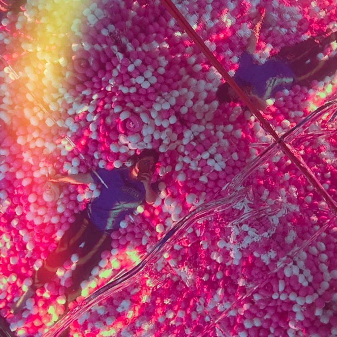 Dive into a world of colour and texture at the Sensory Maze Queenstown with our giant pink and white ball pit room - one of 11 immersive spaces designed to spark your senses. 
#newzealand #nz #queenstownnz #nzmustdo #queenstownmustdo #nztravel #pure