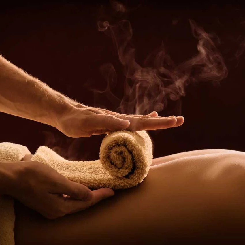 benefitsofhottoweltherapy — Body&Soul therapie massage