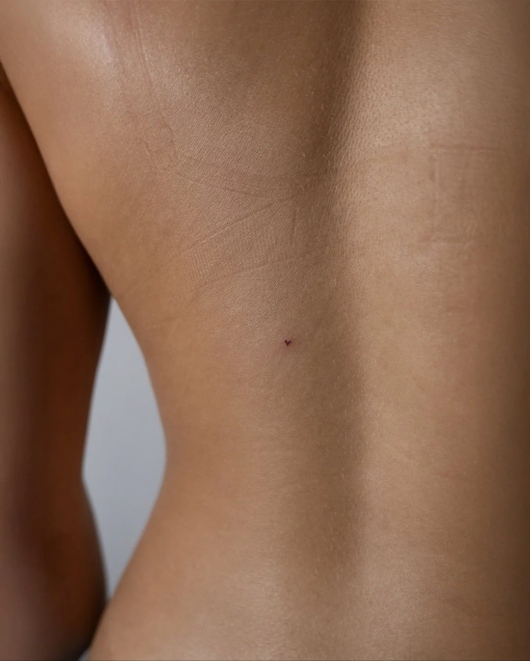 Tiny heart freckles ❤️&zwj;🔥

Warning ⚠️ Highly addictive &mdash; once you start, you&rsquo;ll want more&hellip;

DM to book ✉️

#tinytattoo #freckletattoo #finelinetattoo #tattoosbyluca #manchestertattoo