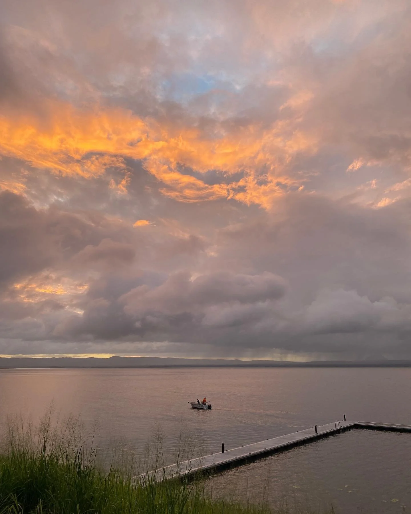 A line out over Lake Proserpine.
Photographer: @nellie_m_olsen 
.
.
.
#australianphotographer #lakeproserpine #queensland #queenslandphotographer