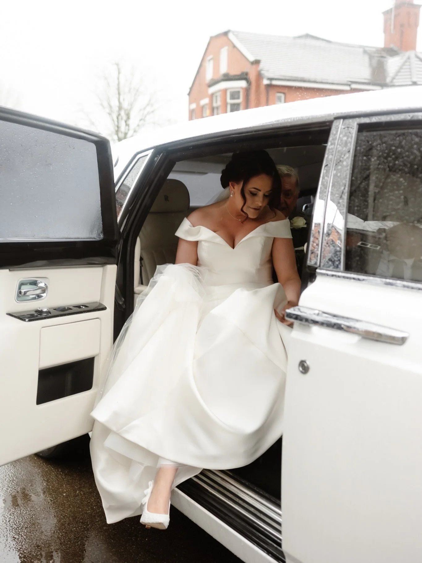 Becky arriving 🤍 

Hair @emilysimpsonbridal 
Makeup @jade.elizabeth_ham 
Dress @laceandlovebridalandprom 
Shoes @stevemaddenuk