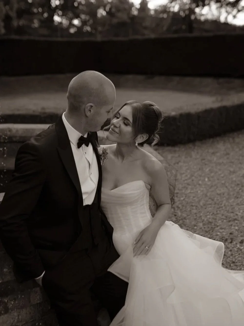 Sioned + Jack 🤍

 @coachhouseatsoughton @soughton_hall 
@perfect_day_production - video 
@einirpg flowers and decor
@alongcameevebridal @watters - dress 
@weddingtailsbylucy dog sitter 
@gemmabaxmua - makeup
@lsp_bridal_hair - hair
@eiraangharad har