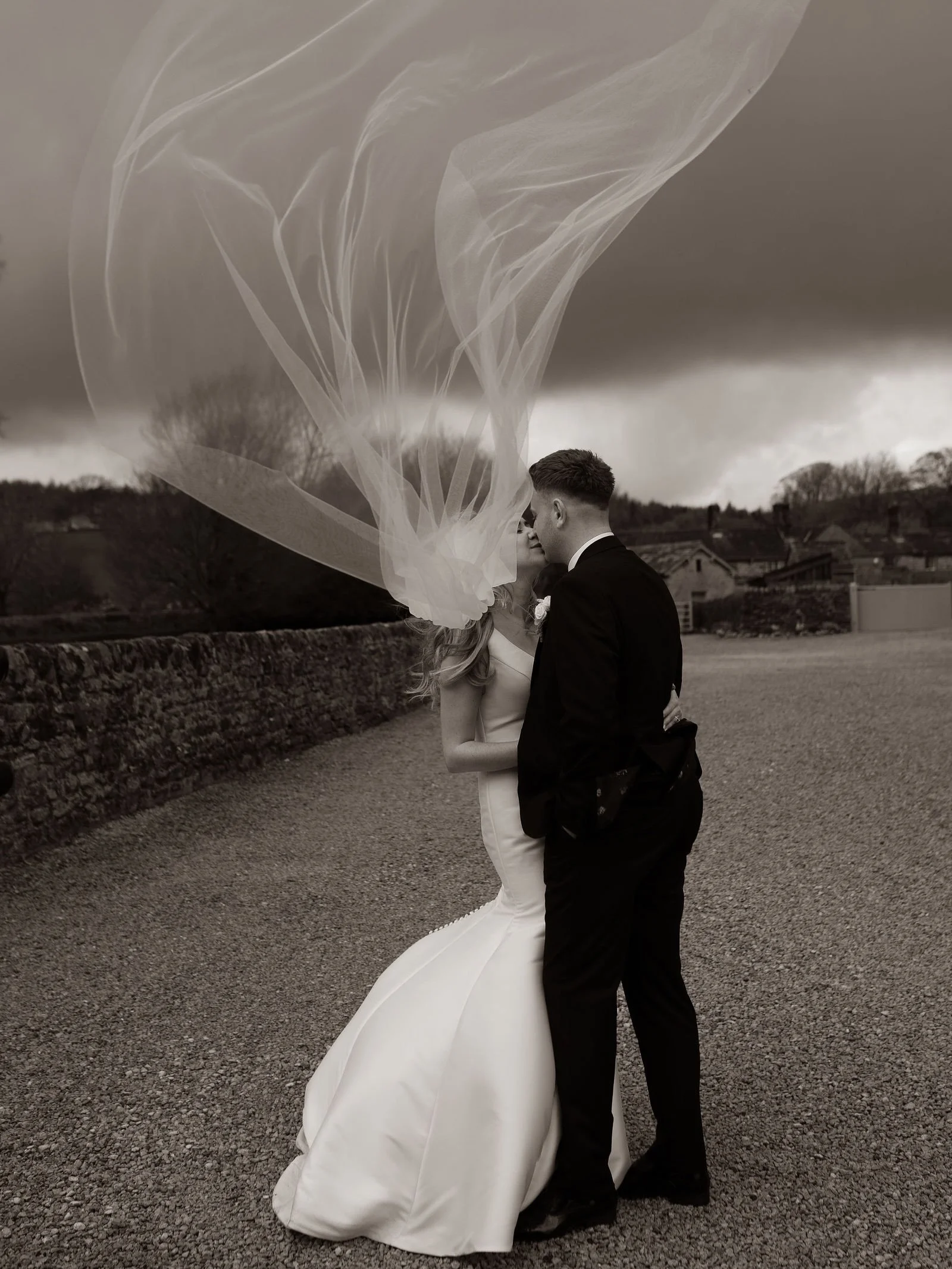 I&rsquo;m ok with the wind *sometimes* 🥰 

 @afilmforever @jonnyquirk 
@haircreationsbycolette 
@oramakeup 
@jamesalexander_dj 
@thetithebarn 

#ukweddingphotographer #londonweddingphotographer #cotswoldsweddingphotographer #cheshireweddingphotograp