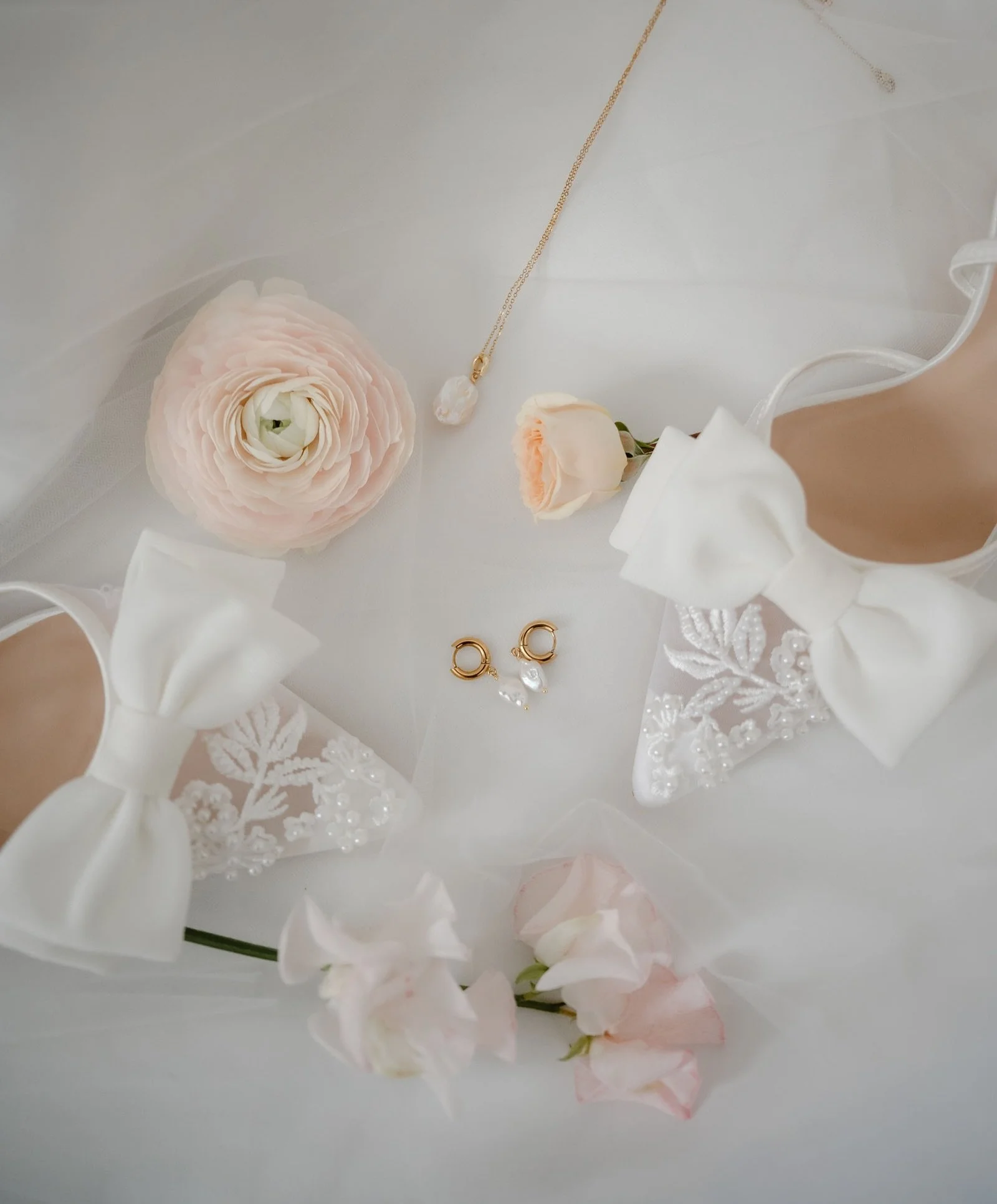 Morning details with Millie + her gorgeous bridesmaids 🤍

Dress @elizabethannebridal 
Caterers @orchardcatering 
Hair stylist- @andrealuellahair 
Florist- @theflowerhuttetbury 
Rings- @cliftonvillagejewellers 
Venue- @thegreattythebarn 
DJ- @dj.funk