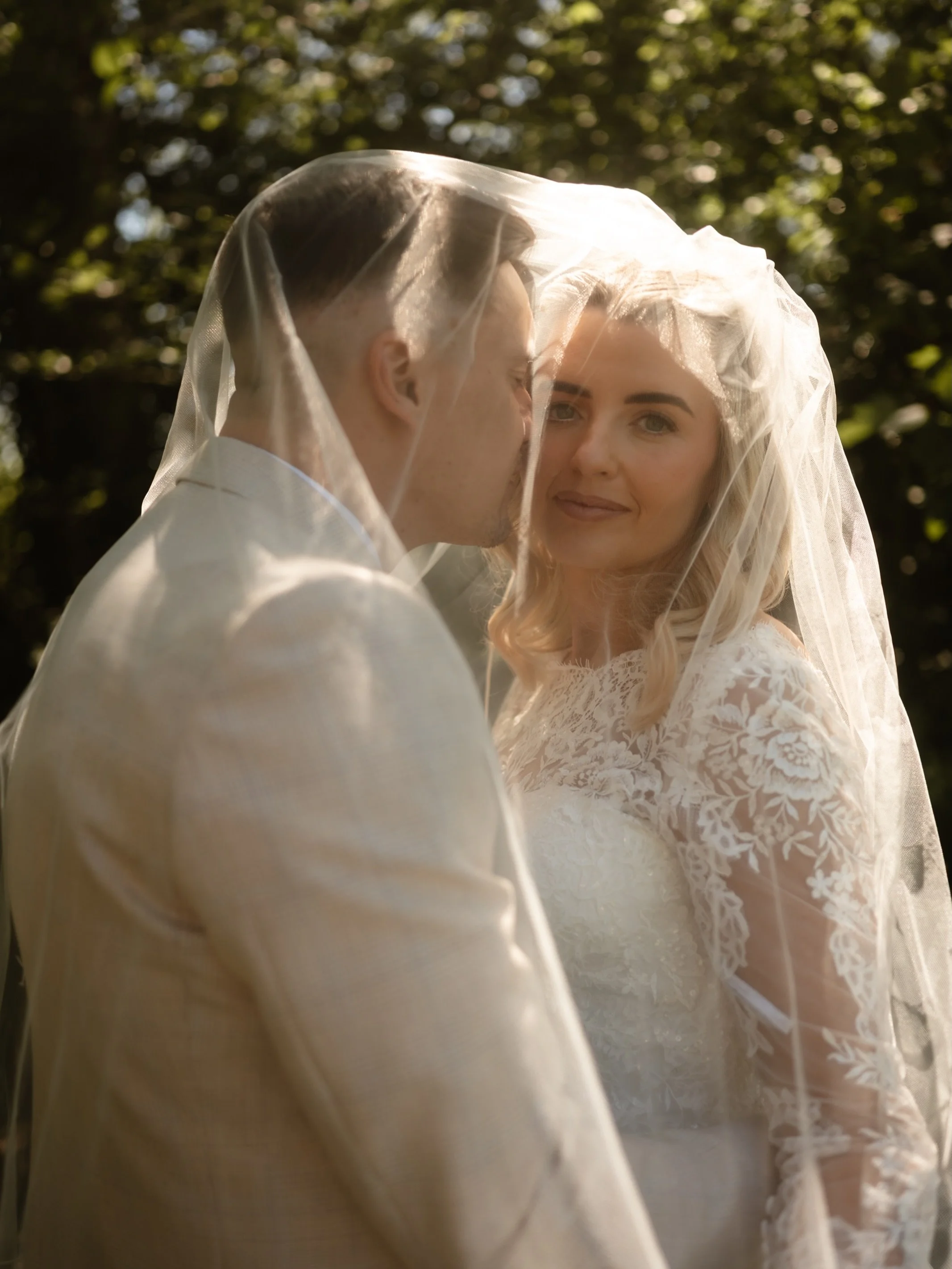 Emma + Dan 🤍 

Make up - @victoriaellenmakeup 
Hair @sgannonhair 
Bridal jewellery @lilyandrooldn 
Florist - @flourishflowers_nw 
Venue dresser - @maddisonjcreations 
Singer - @ceryshansonmusic 
Venue @littlefoxwirral 
Cake @natalies_cakes_and_bakes