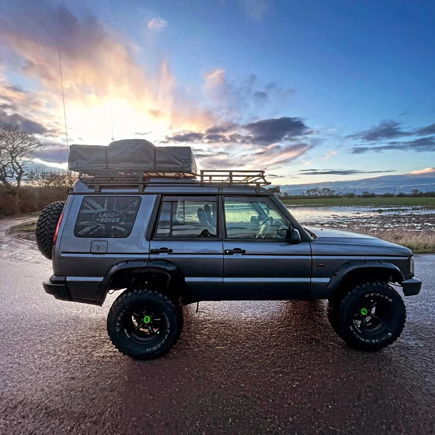 discovery-2-tent-rack-mcb4x4-1.webp