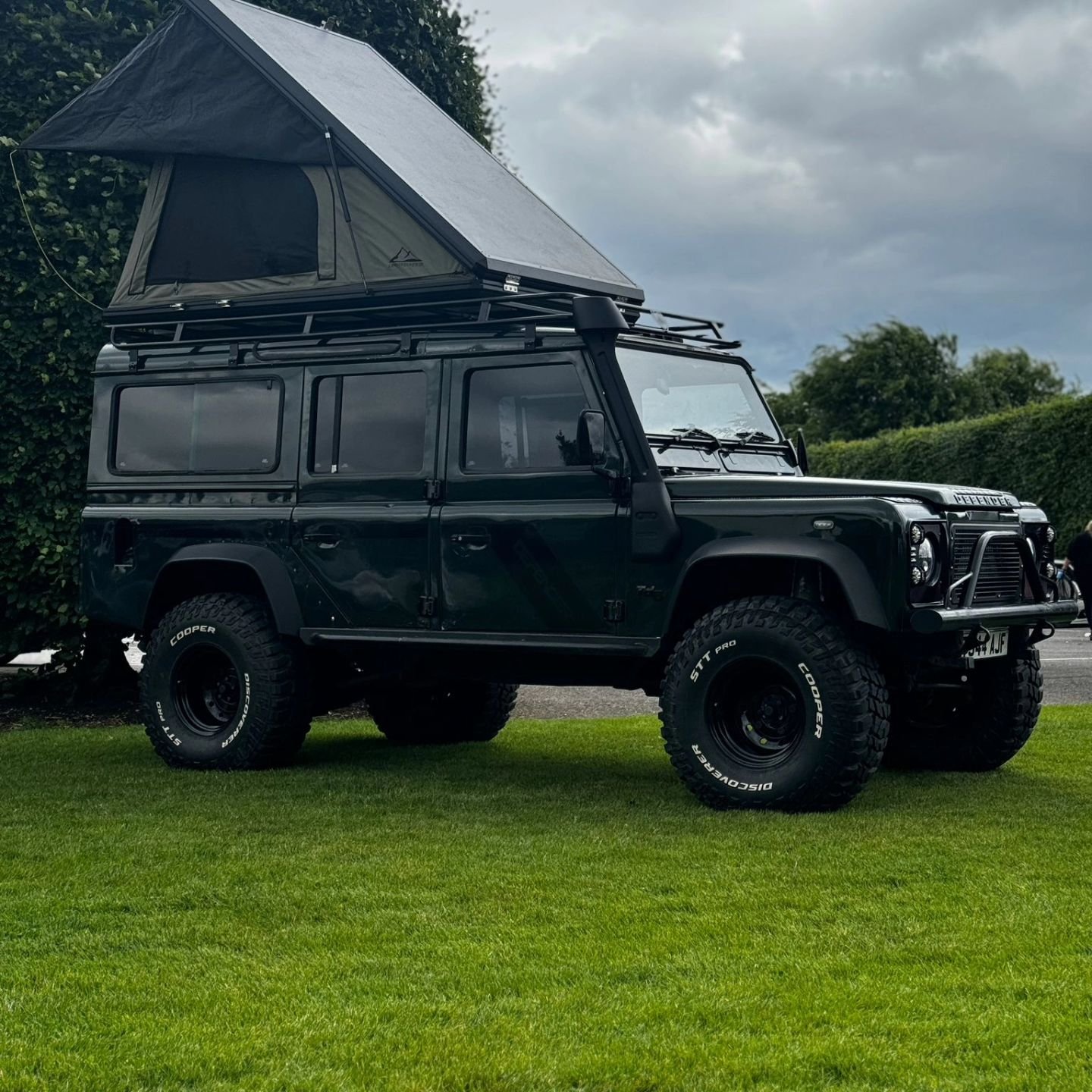 Another mcb4x4 flat Rack ready for summer ☀️
#rooftent #defenderlove #defender110 #defender #landrover