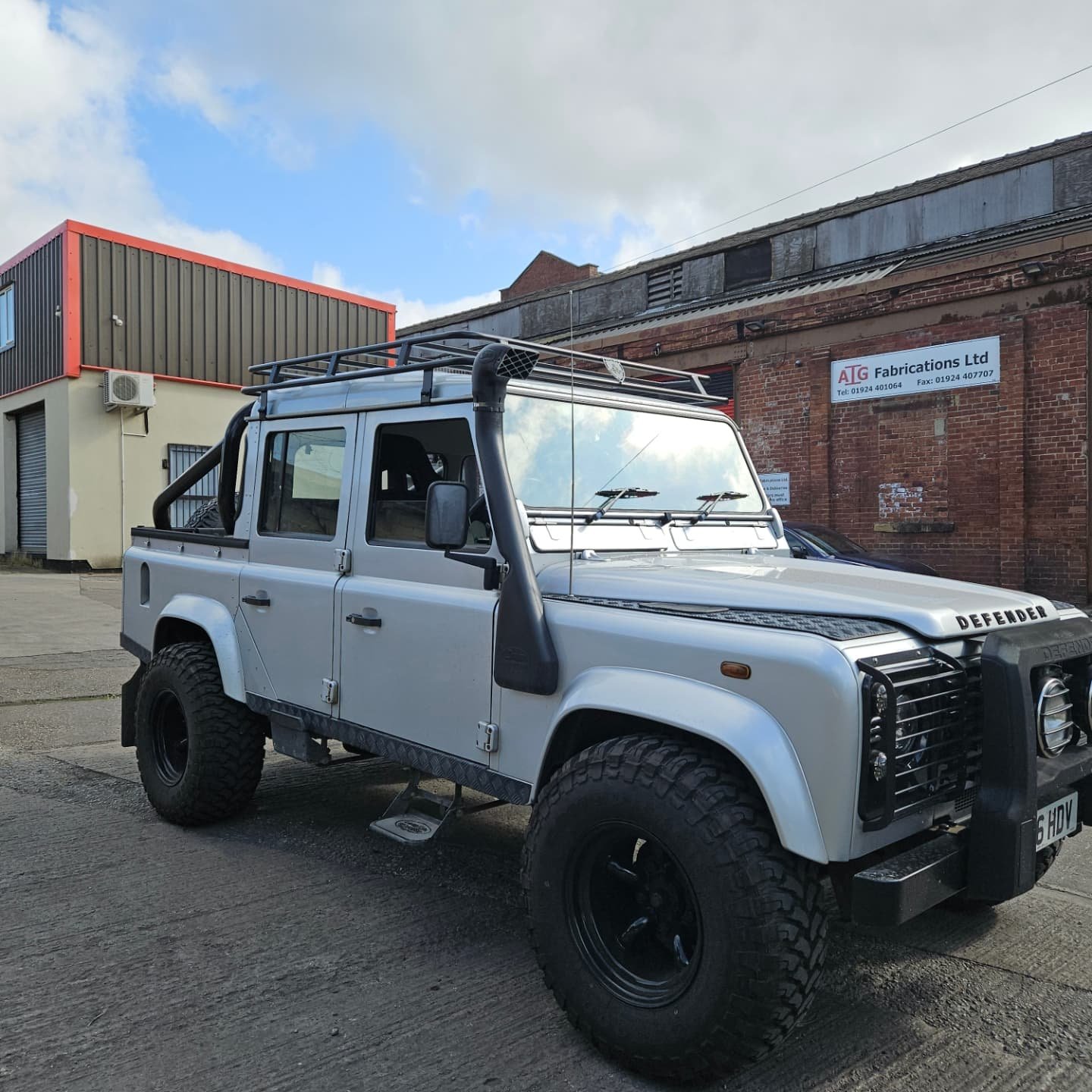 This mornings fitting 😃
#rooftent #roofrack #landrover #4x4 #offroad ##defender #mcb4x4