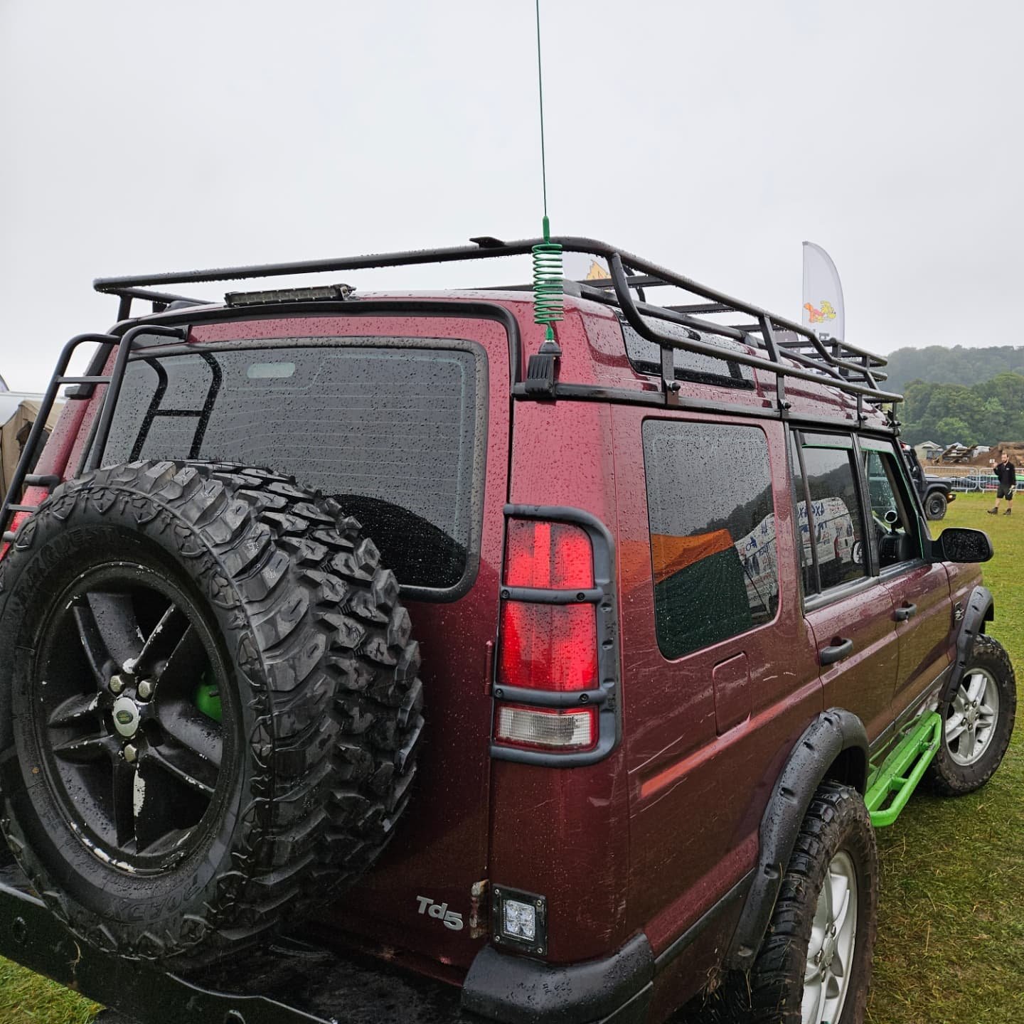 Fitting at the LRO show.
#discovery #4x4 ##landrover ##rooftent ##roofrack #offroad #mcb4x4