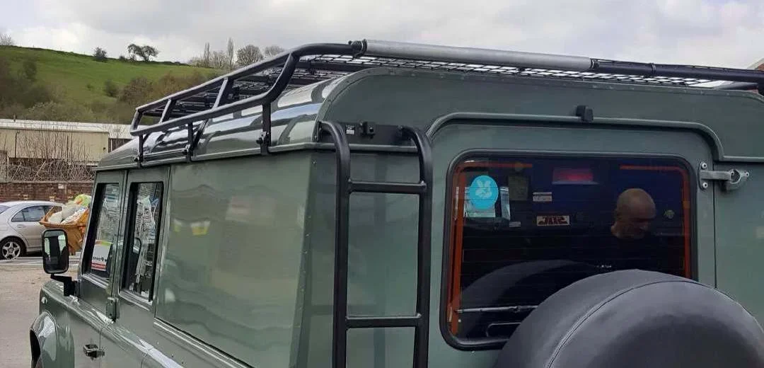 defender-110-half-rack-mcb4x4-69.webp