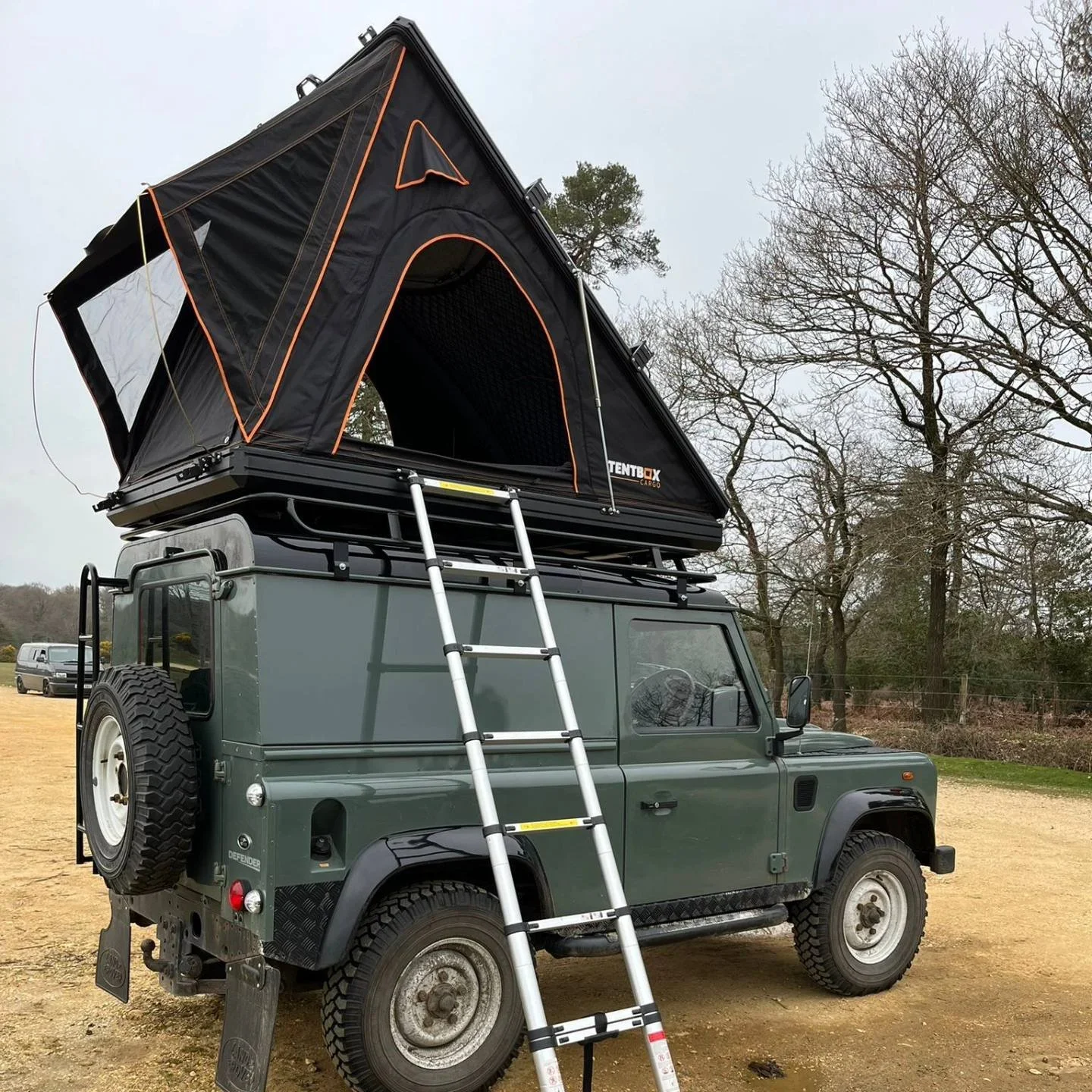 defender-90-flat-rack-mcb4x4-55.webp