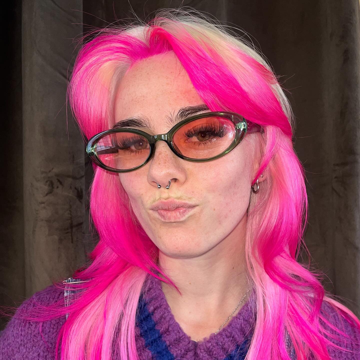 Pink and bleach for @girlimusic 💘
@jadahdale